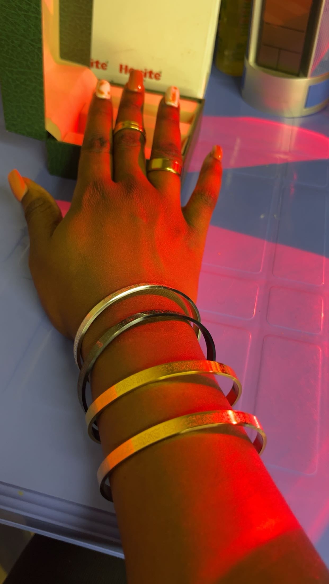 🌙 4 Bracelets, 4 Styles, 1 Seule Foi – À Seulement 16 500 FCFA